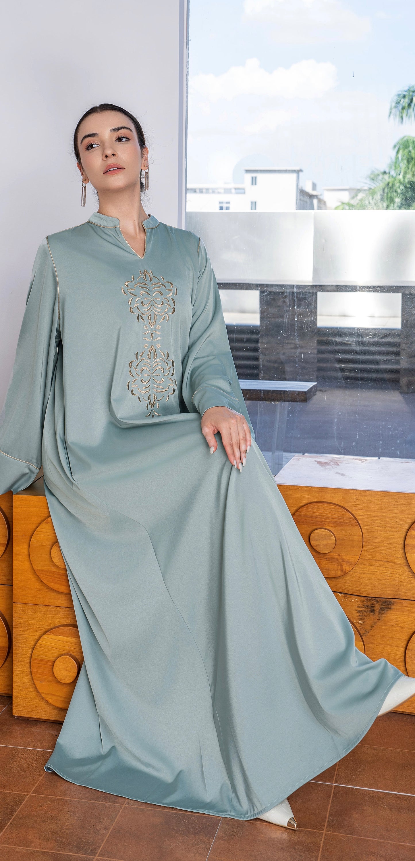 Abaya seda y bordada Nihal✨