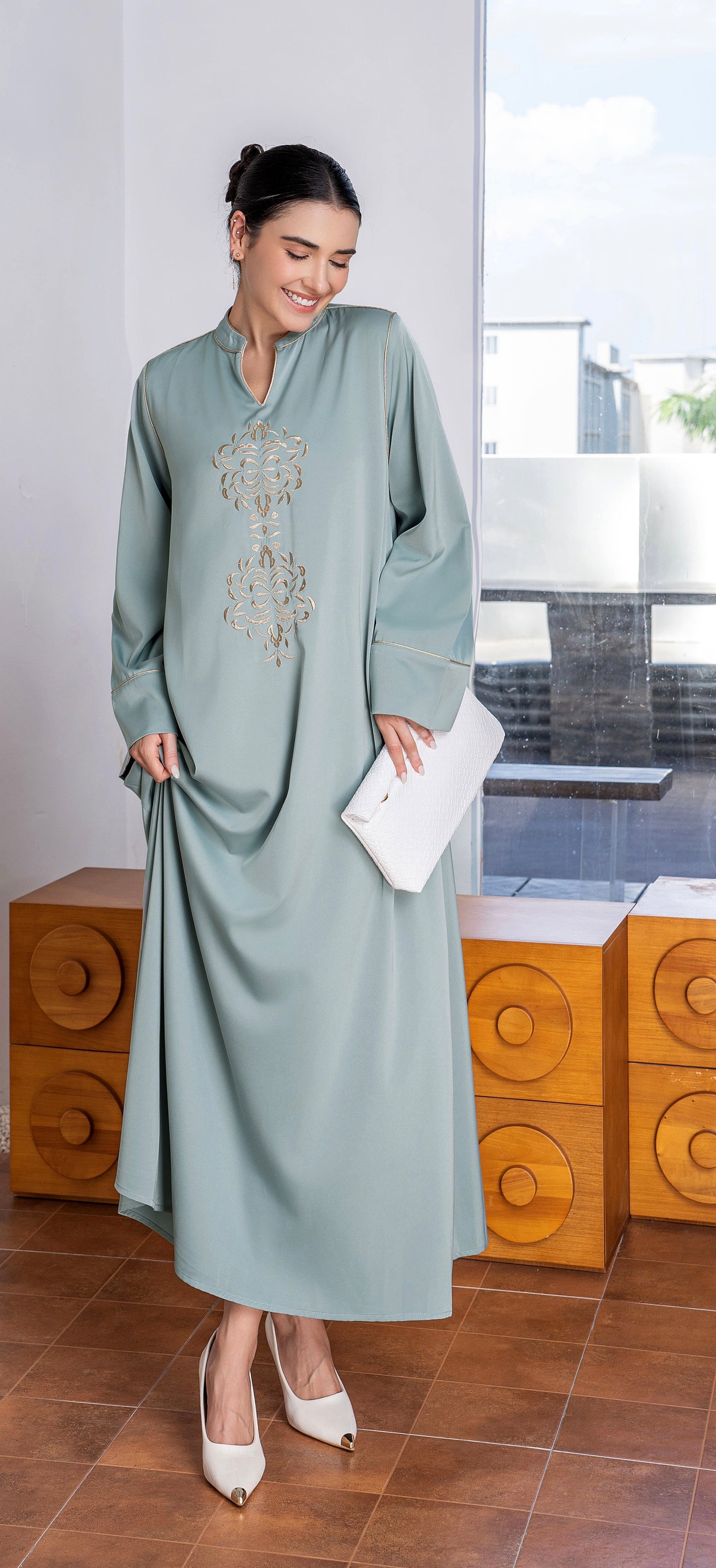 Abaya seda y bordada Nihal✨